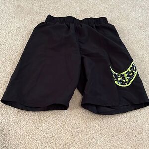 NIKE SIZE MEDIUM SHORTS